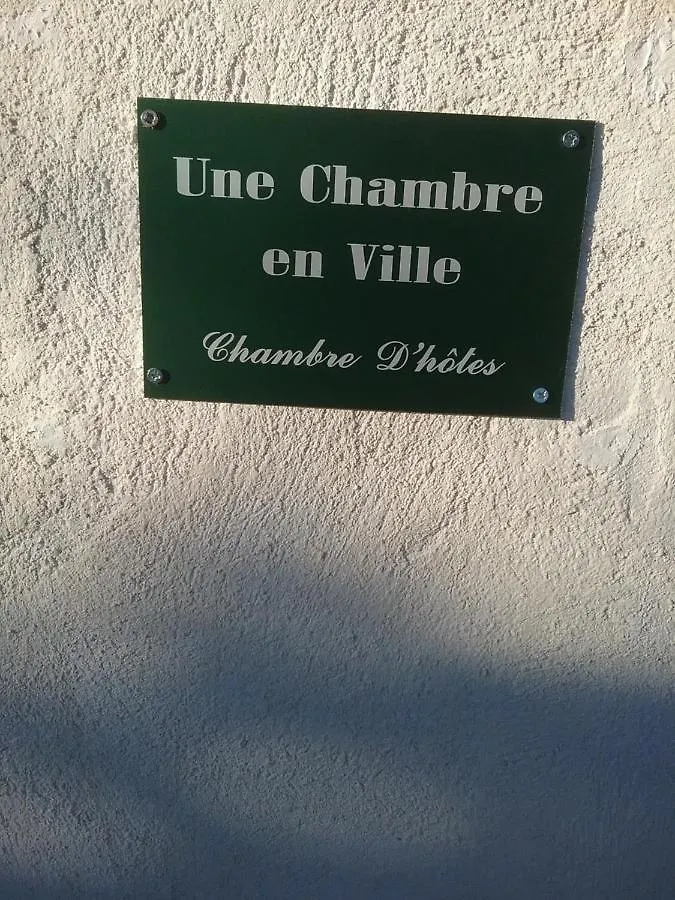 Une Chambre En Ville Л'Иль-сюр-ла-Сорг 0*,